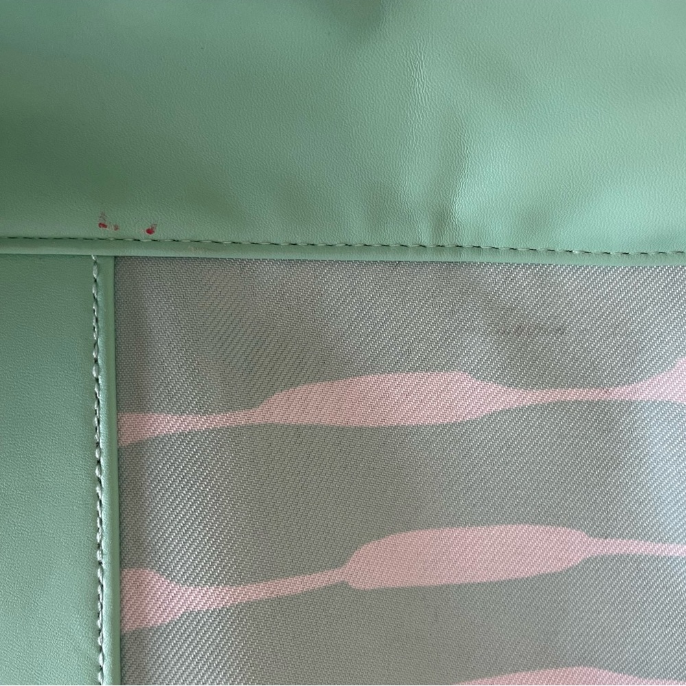 Large tote great for trips! - Picture 6 of 6